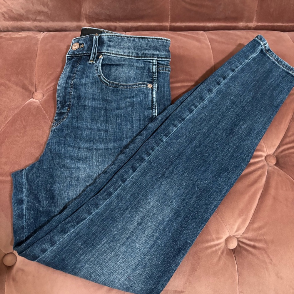 White House Black Market Dark Blue Skinny Jeans - Picture 4 of 10